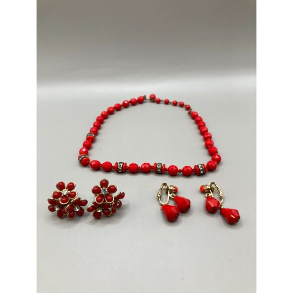 Bead Necklace & Clip-On Earrings Set Vintage Red Costume Jewelry - Picture 1 of 3